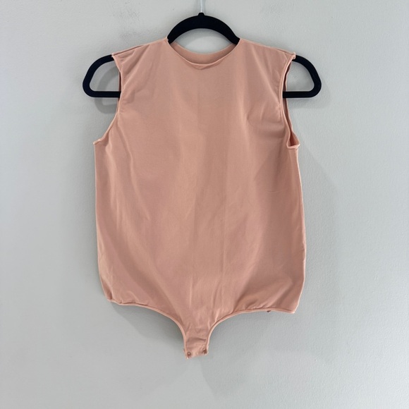 SKIMS Essential Crew Neck Sleeveless Bodysuit - Picture 3 of 9